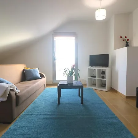 New! Top Floor With Stunning Sea View *